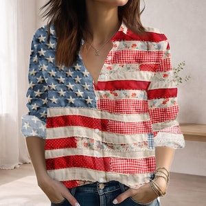 Bunt Patchwork Flagge Bluse Shirt, Vintage Quilt Print Frauen Top, rustikales Americana Frauen Shirt, Unabhängigkeitstag Shirt, USA Geschenk