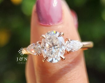 2CT Oval Moissanite Three Stone Engagement Ring Pear Side Stones 14K Gold Wedding Ring for Women Anniversary Gift Promise Ring Bridal Ring