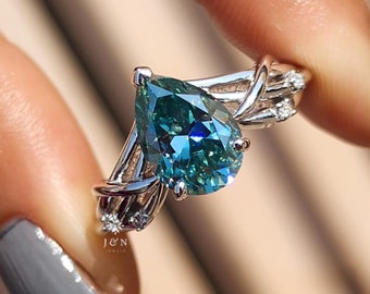 Antique Cyan Blue Pear Cut Moissanite Engagement Ring 2CT Split Shank Pear Cut Solitaire Ring 14k Solid Gold Ring Anniversary Gift For Women