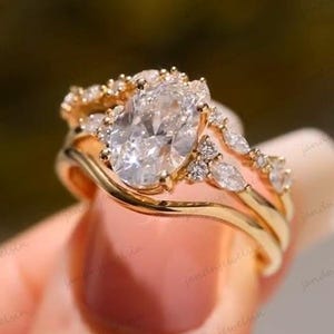 3CT Oval Moissanite Verlobungsring Set Gebogener Marquise DiamantEnhancer 14K Gelbgold Braut Set Einzigartiger Vintage inspirierter Ehering