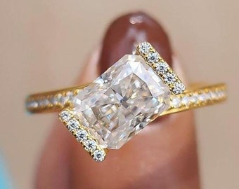 East West Radiant Cut Moissanite Engagement Ring Unique Halo Ring 14k Gold Ring Wedding Ring Anniversary Gift Proposal Gifts Diamond Ring