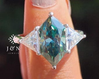 Dutch Marquise Cut Moissanite Three Stone Engagement Ring 14K Solid Gold Ring Wedding Ring 3 Stone Ring Unique Anniversary Gift Promise Ring