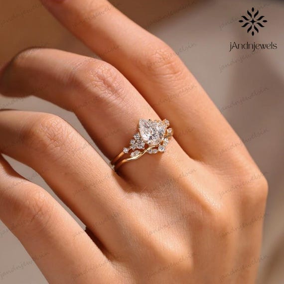 2CT Pear Cut Moissanite & Lab Grown Diamond Engagement Ring 18K Gold Cluster Bridal Ring Set Unique Vintage-Inspired Wedding Ring for Women