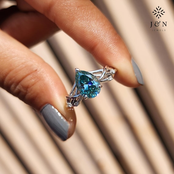 Antique Cyan Blue Pear Cut Moissanite Engagement Ring 2CT Split Shank Pear Cut Solitaire Ring 14k Solid Gold Ring Anniversary Gift For Women