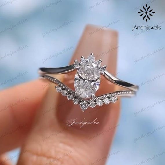 2CT Oval Moissanite Engagement Ring Crown Halo 14K Gold Vintage Diamond Ring Unique Bridal Ring for Women Wedding Ring Anniversary Gift