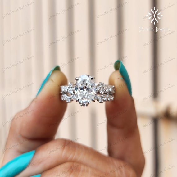 Oval Cut Lab Grown Diamond Engagement Ring 14K Gold Cluster Diamond Band Unique Bridal Ring Vintage Inspired Wedding Ring for Women