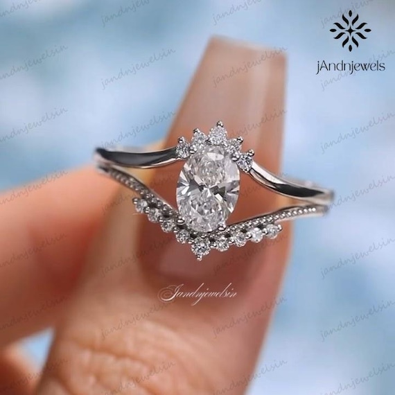 Oval Moissanite Ring Set Vintage Chevron 14K White Gold Bridal Set Unique Halo Engagement Ring for Her Dainty Art Deco Wedding Ring Gift