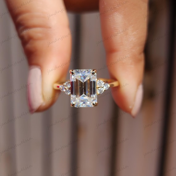 Emerald Cluster Moissanite Engagement Ring 14K Solid Gold Vintage Floral Diamond Bridal Ring Unique Wedding Ring Anniversary Gift for Her