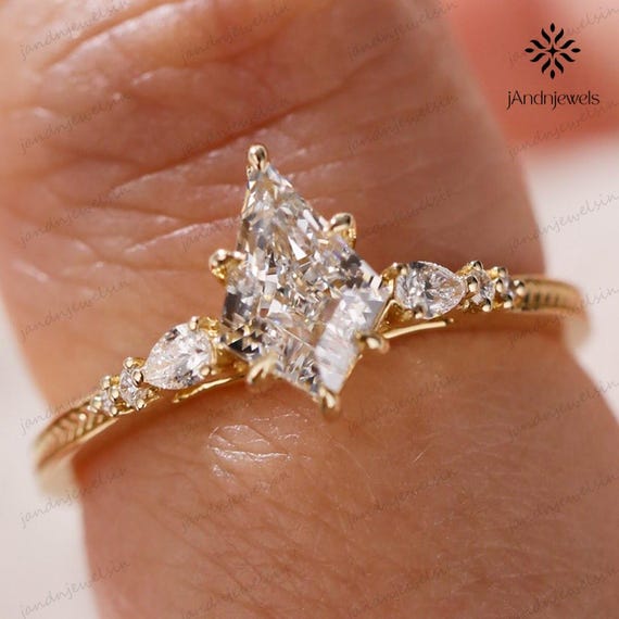 2CT Kite Cut Moissanite Engagement Ring 14K Gold Diamond Ring Solitaire Ring Cathedral Ring Vintage Wedding Ring Anniversary Gift