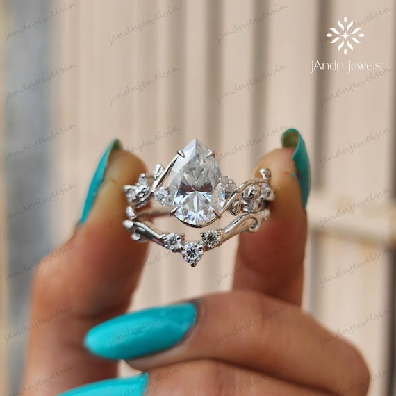 3CT Pear Moissanite Engagement Ring Set 14K Gold Floral Vine Bridal Set Nature Inspired Wedding Ring Unique Promise Ring Anniversary Gift