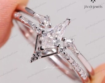 Vintage Kite Cut Moissanite Ring Set 14K Gold Art Deco Engagement Ring Unique Celestial Bridal Ring Dainty Vintage Wedding Ring for Her