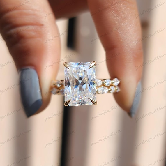 4CT Radiant Cut Moissanite Engagement Ring Set 14K Gold Vintage Style Wedding Ring Unique Diamond Band Bridal Set Anniversary Gift for Her