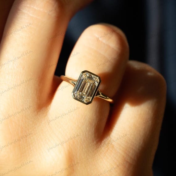 2.5CT Emerald Cut Moissanite Engagement Ring 14K Solid Gold Emerald Split Shank Bezel Set Solitaire Diamond Wedding Ring Anniversary Ring