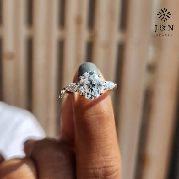 2CT Oval Moissanite Diamond Engagement Ring Oval Solitaire Ring Cluster Ring 14K Gold Ring Wedding Ring for Her Anniversary Gift