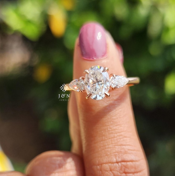 2CT Oval Moissanite Three Stone Engagement Ring Pear Side Stones 14K Gold Wedding Ring for Women Anniversary Gift Promise Ring Bridal Ring