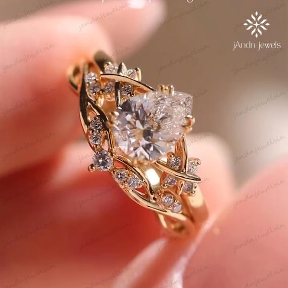 Floral Pear Cut Moissanite Engagement Ring Set Nature Inspired Bridal Ring Set 14K Gold Wedding Ring for Her Anniversary Gift Promise Ring