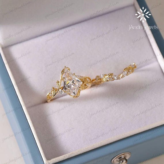 Vintage Kite Cut Moissanite Engagement Ring Set Floral Nature-Inspired 14K Gold Bridal Ring Set Wedding Ring Set Unique Anniversary Ring