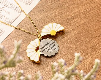 Versteckte Botschaft Daisy Locket Halskette, christliche Geschenke, christliche Geschenke für sie, Gott Mutter Geschenk, winzige Senfsamen, Erstkommunion Geschenk Mädchen