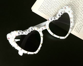 Kundenspezifische Braut-Herz Rhinestone-Sonnenbrille, Braut, zum der Sonnenbrillen, Perlen-Sonnenbrille-Braut, Trauzeugin-Sonnenbrille-Geschenke, Brautparty zu sein