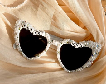 Lunettes de soleil personnalisées mariée coeur strass, future mariée lunettes de soleil, mariée lunettes de soleil perle, cadeaux lunettes de soleil demoiselle d'honneur, douche nuptiale