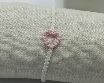 Zierliches Makramee Herz Armband, Geschenk für Mädchen und Damen, Glücksarmband