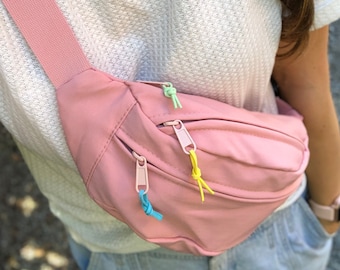 90s pastel banana clip shoulder strap and 3 pockets with colorful ties customizable with the year in colorblock / LITTLE BANANABAG 90's