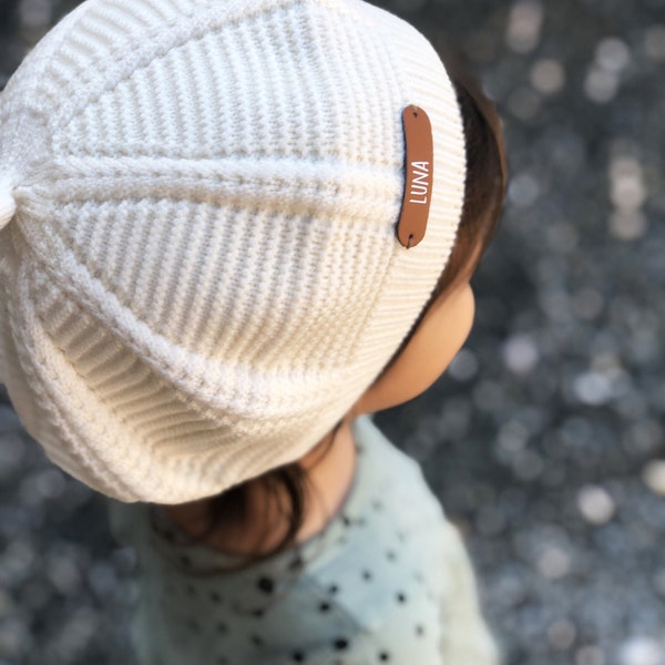 Béret enfant style vintage en lainage pour fille 6 couleurs avec prénom appliqué main en simili cuir camel / LITTLE BERET