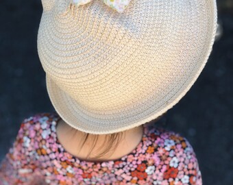 Chapeau de paille rond pour enfant à noeud en tissu personnalisé / LITTLE MIAOU