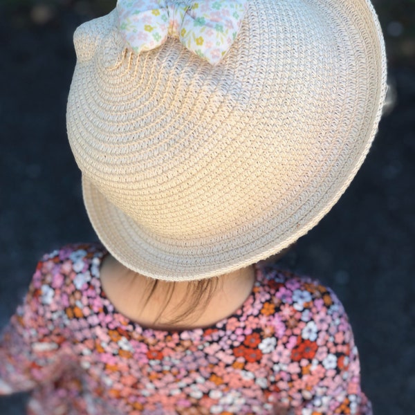 Chapeau de paille rond pour enfant à noeud en tissu personnalisé / LITTLE MIAOU