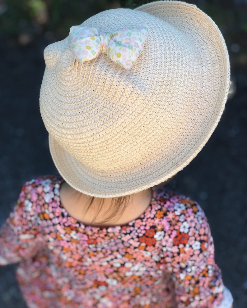 Chapeau de paille rond pour enfant à noeud en tissu personnalisé / LITTLE MIAOU image 1