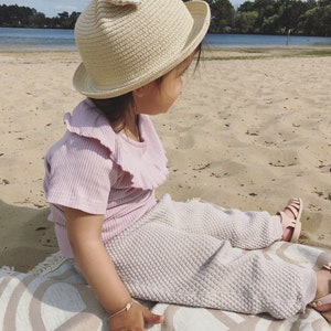 Chapeau de paille rond pour enfant à noeud en tissu personnalisé / LITTLE MIAOU image 7