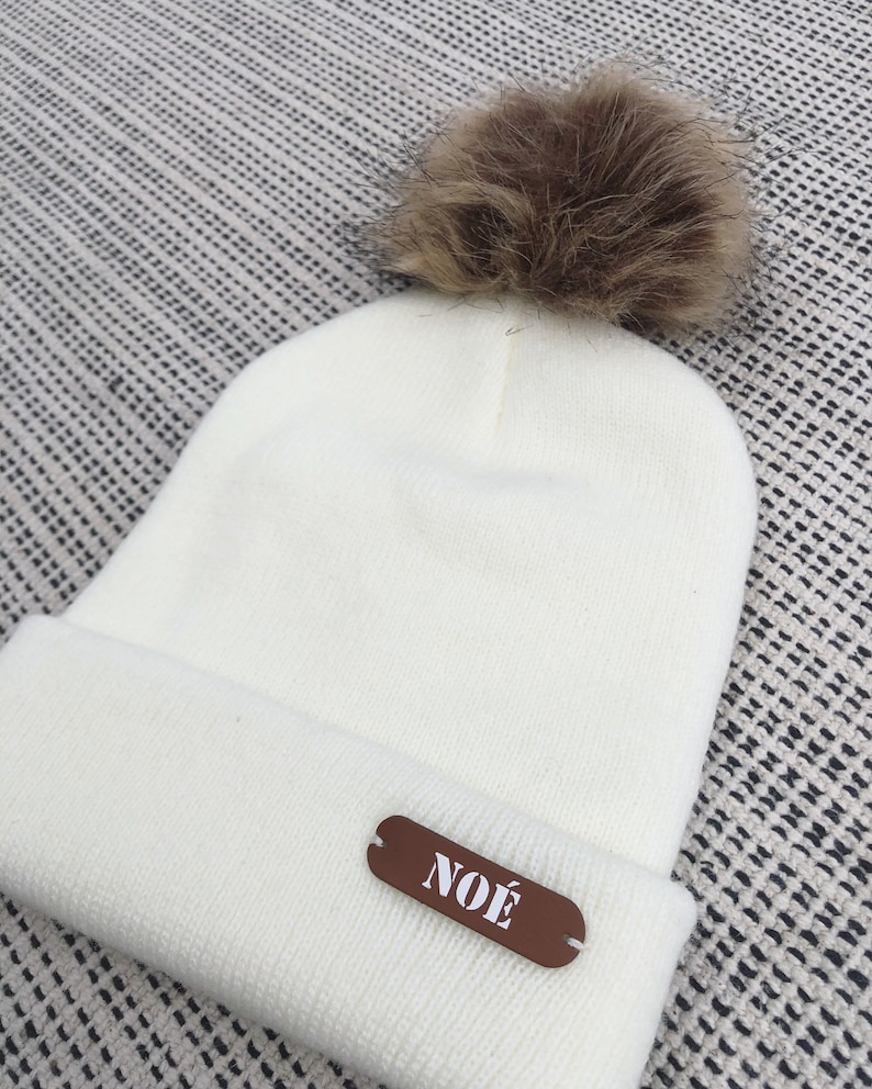 Bommelmütze für Mädchen oder Jungen aus Wolle, personalisierter Vorname, kamelfarbenes Kunstleder / KLEINE BEANIE Bild 7