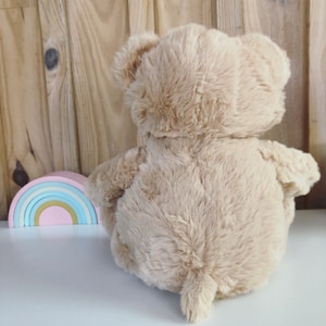 Kuscheliger Teddybär zur Geburt oder zu Weihnachten mit handgenähtem Spielzeugherz und Personalisierung des Vornamens des Babys / KLEINER TEDDYBÄR Bild 9
