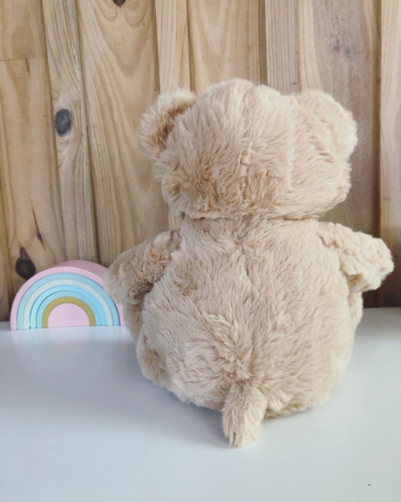 Kuscheliger Teddybär zur Geburt oder zu Weihnachten mit handgenähtem Spielzeugherz und Personalisierung des Vornamens des Babys / KLEINER TEDDYBÄR Bild 9