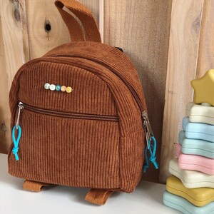 Sac à dos maternelle zipé en velours avec avec mot ou prenom en perles colorées personnalisé / Little BACKPACK COLORFUL image 2