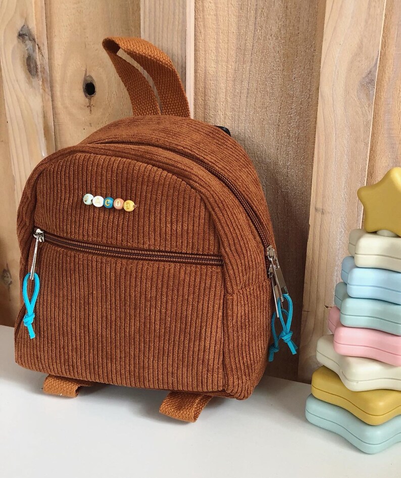 Sac à dos maternelle zipé en velours avec avec mot ou prenom en perles colorées personnalisé / Little BACKPACK COLORFUL image 2