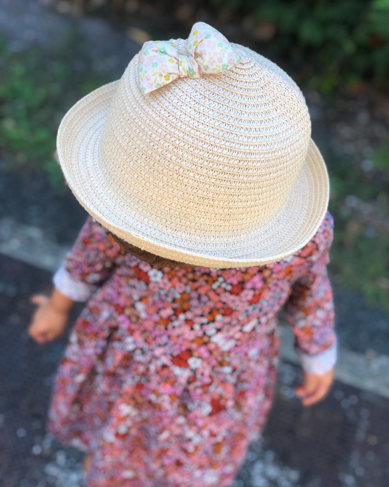 Chapeau de paille rond pour enfant à noeud en tissu personnalisé / LITTLE MIAOU image 6