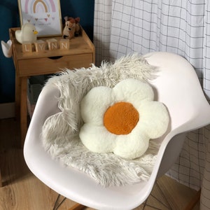 Joli coussin fleur, galette de chaise en peluche forme pâquerette marguerite pour décoration chambre enfant ou maison / LITTLE FLOWER image 6