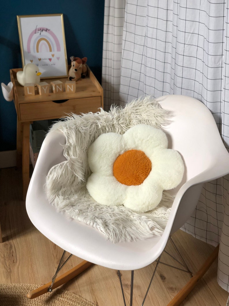 Pretty flower cushion, plush chair pad in daisy daisy shape for decoration of children's room or home / LITTLE FLOWER image 6