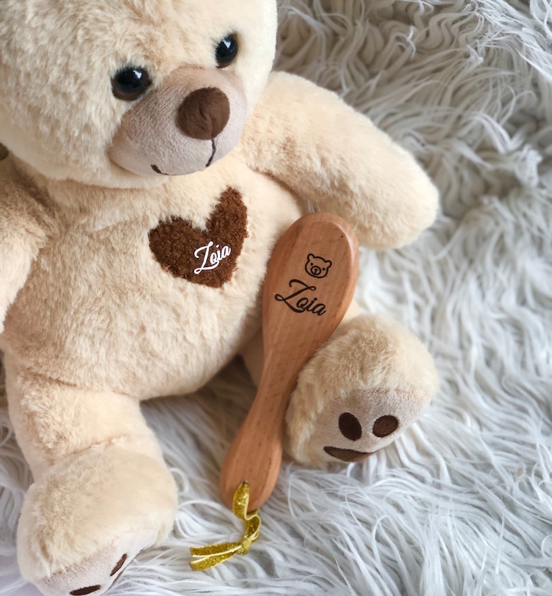 Kuscheliger Teddybär zur Geburt oder zu Weihnachten mit handgenähtem Spielzeugherz und Personalisierung des Vornamens des Babys / KLEINER TEDDYBÄR Bild 7