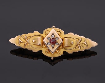 Antieke 9 kt gouden robijn en diamanten broche