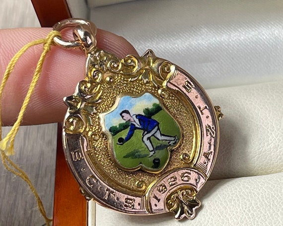 9ct Gold and Enamel 1926 Winter League Bowls Fob - image 8