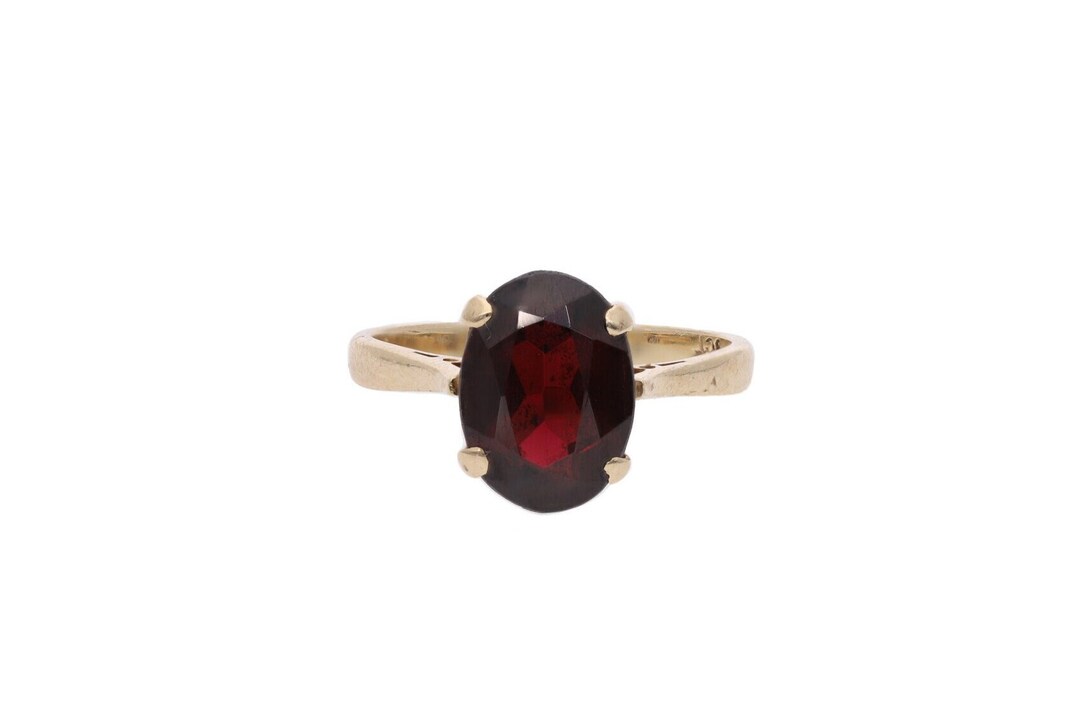 9ct solid gold and garnet ring main image 0
