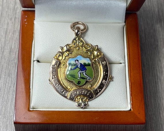 9ct Gold and Enamel 1926 Winter League Bowls Fob - image 7