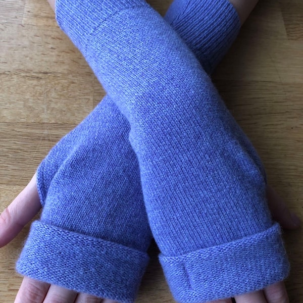 Gants doux et chauds en laine d’agneau sans doigts/chauffe-poignets lilas recyclés