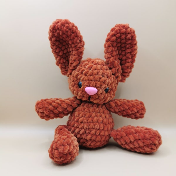 Lapin en peluche au crochet