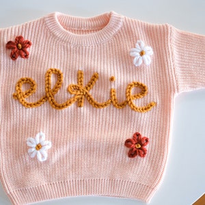 Custom name sweater, personalised, hand-embroidered jumper, baby shower, baby announcement, kids birthday present, over 80 yarn colours Soft pink