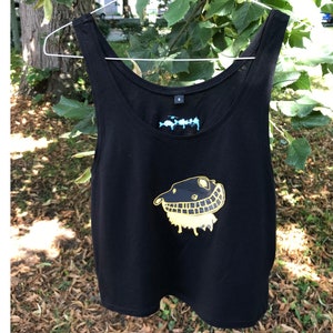 Lässiges Top, cropped, aus EcoVero™ Viscose und Bio-Baumwolle, Frauen, Größe S, unisex, schwarz mit neon-orangenem Stick pupipu Hein