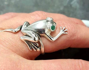 Sterling Silver Frog Ring: Natural Emerald Eyes, May Birthstone duty/tariff free