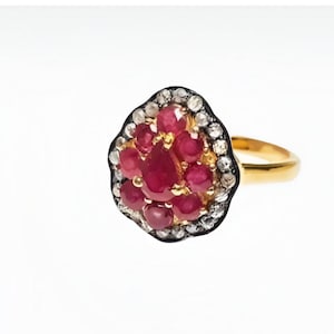 Handgemaakte natuurlijke diamanten ring met robijn en effen, sterlingzilveren geboortesteen juli